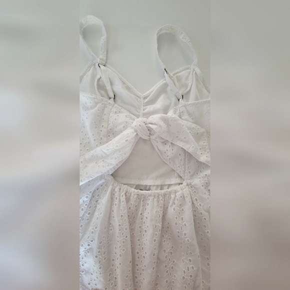 Hollister - White Eyelet Dress - Picture 4 of 5
